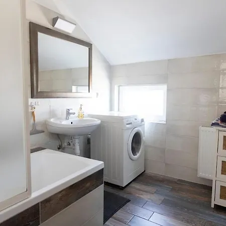 Tt Elod 18 Apartment